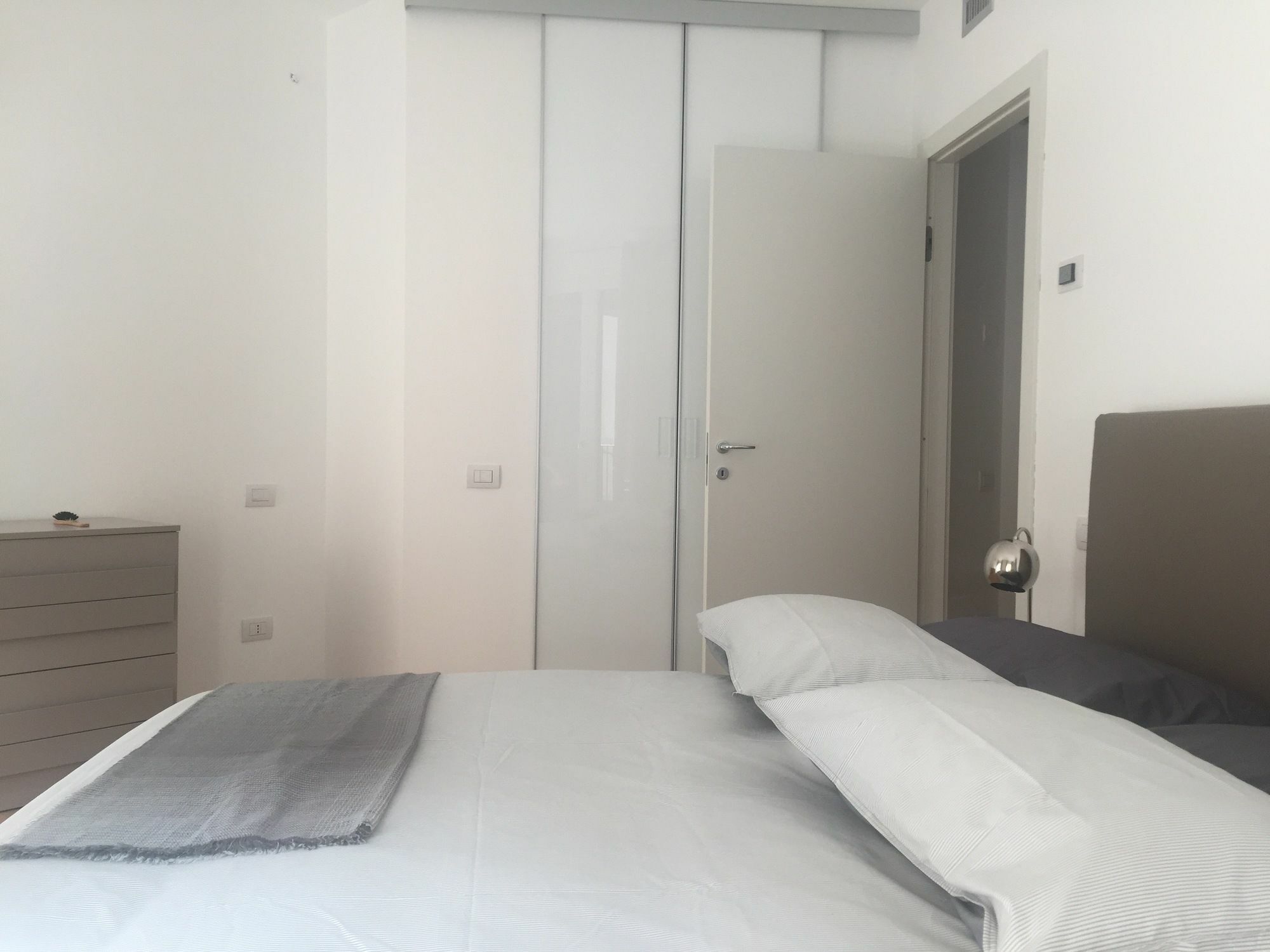 Appartement Joivy Sunny 1-Bed Flat With Balcony à Milan Extérieur photo